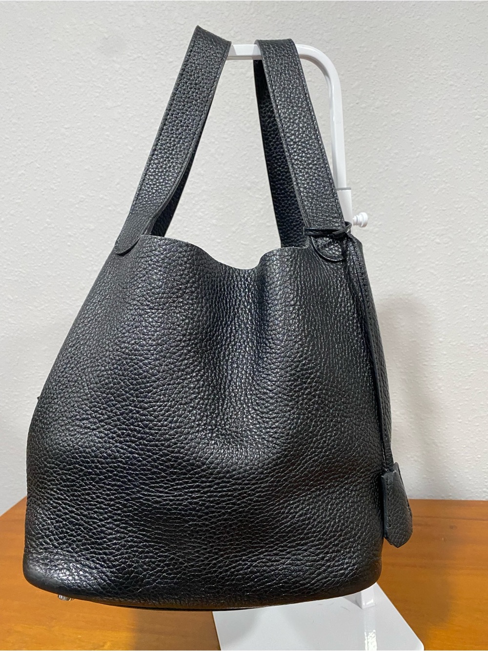 Black Leather Shoulder Tote - Women's Bag 💐Authenticity Not Guaranteed💐